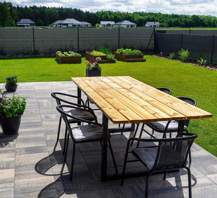 Création de patios, pavés unis, charpentes sur mesure